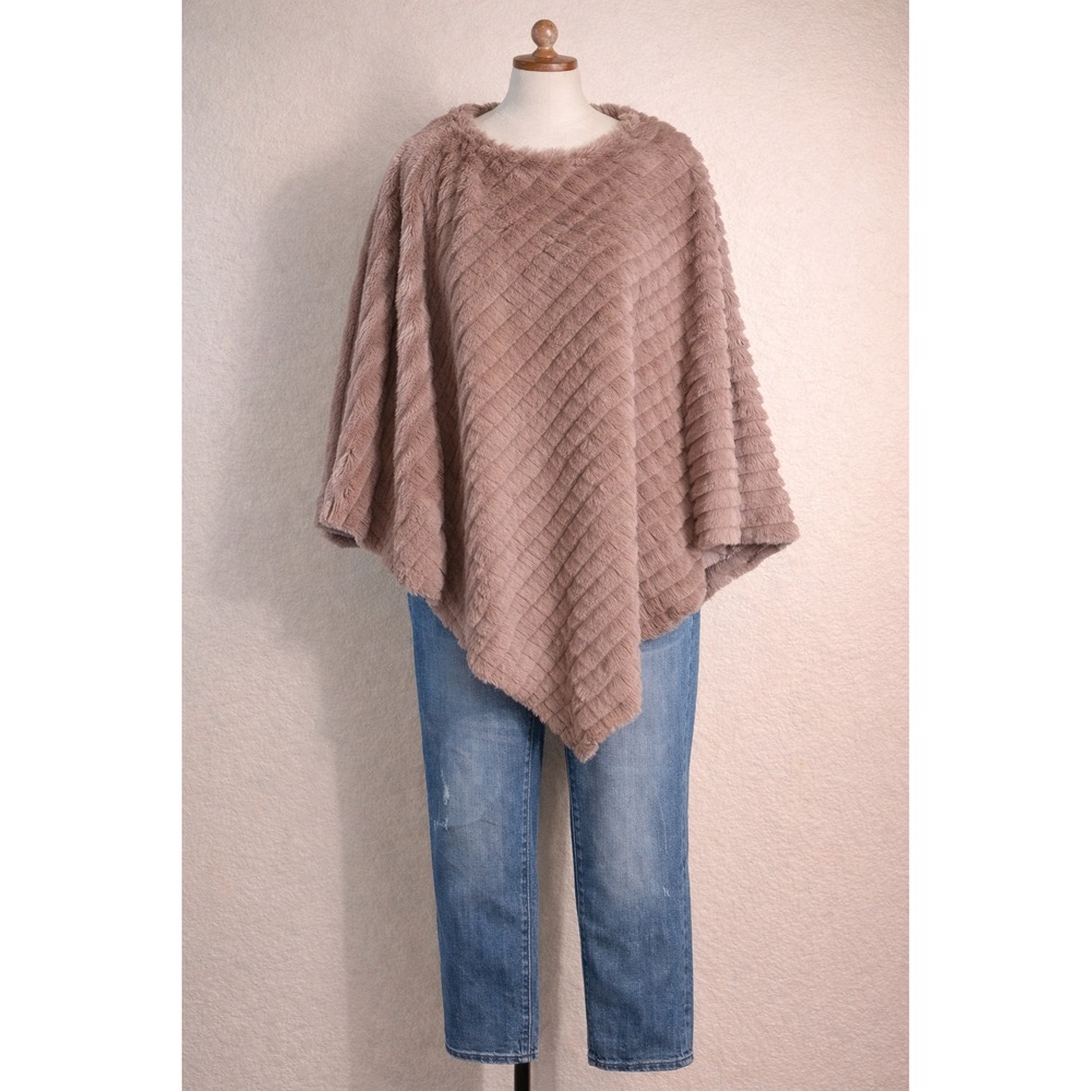 Black Rivet Plush Faux Fur Poncho Wrap Taupe Brown 1X 2X